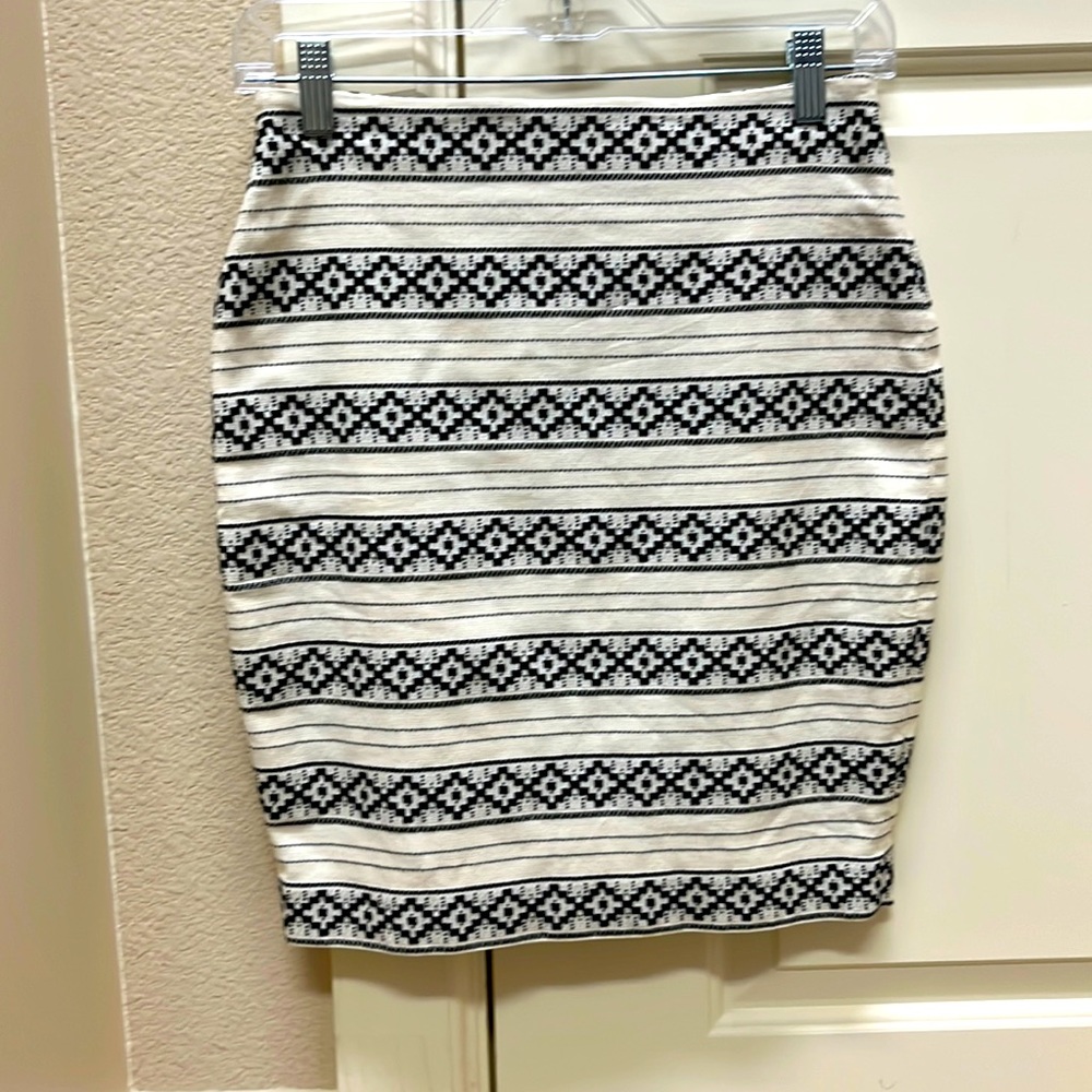Ann Taylor 2 Petite Black Cream Pencil Skirt